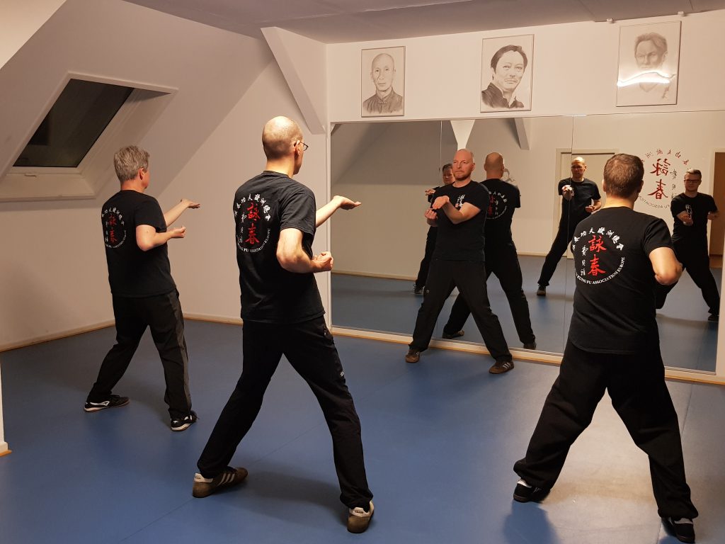 Ving Tsun Kung Fu Gütersloh Training 1. Form: Siu Lim Tao